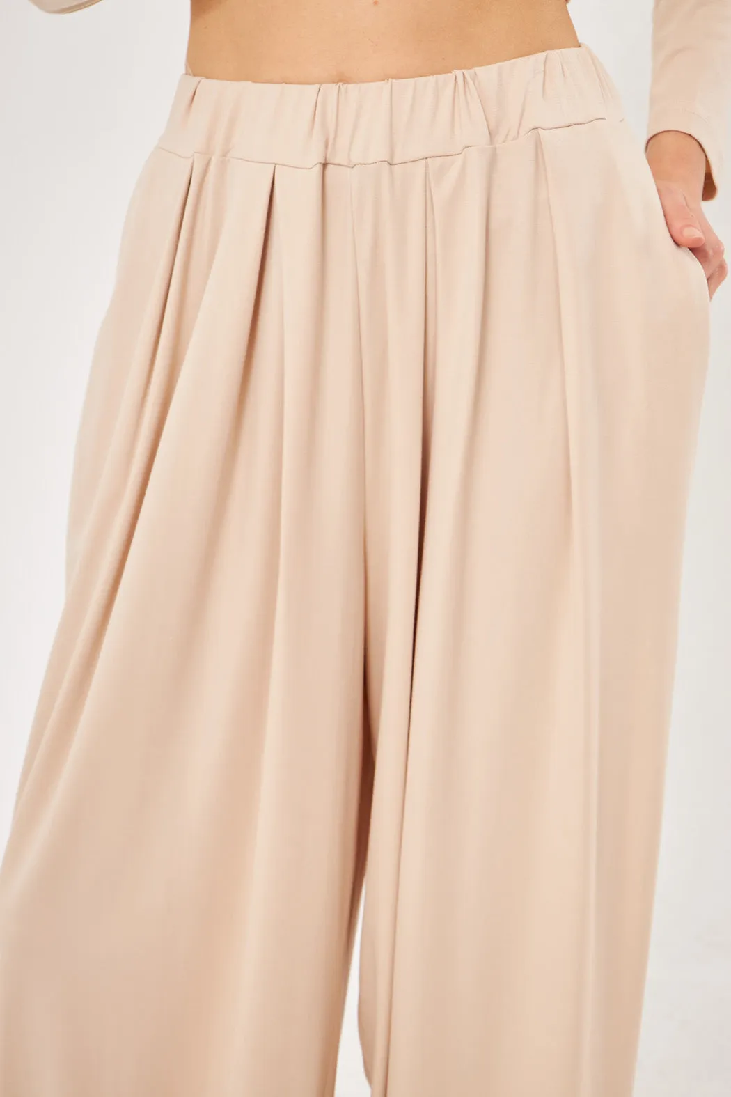 Wide-Leg Relaxed Fit Pleated Trousers